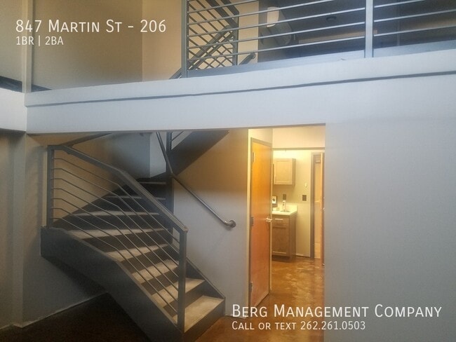 Building Photo - 847 Martin St