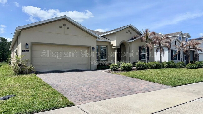 Building Photo - 6326 Lakepine St