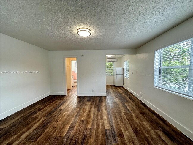 Foto del edificio - 1821 Thomas St