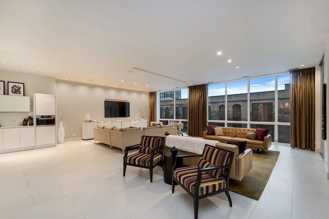 Foto del edificio - 415 W Superior St