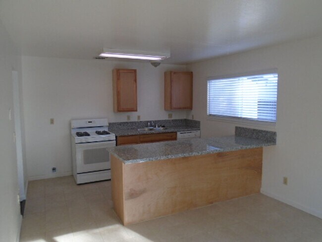 Building Photo - NICE SINGLE STORY HOME IN EAST ROSVILLE!