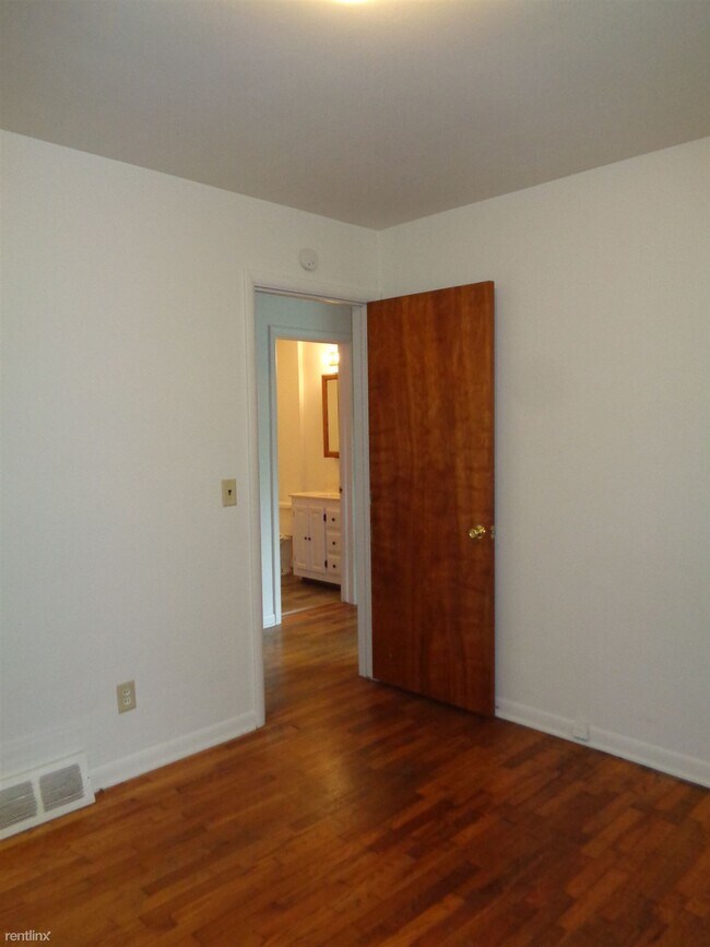 Building Photo - 2 br, 1 bath  - 8008 Oakside St