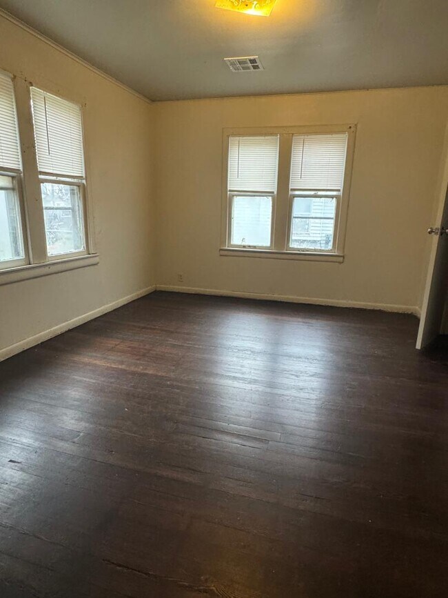 Foto del edificio - 410 E Maple St