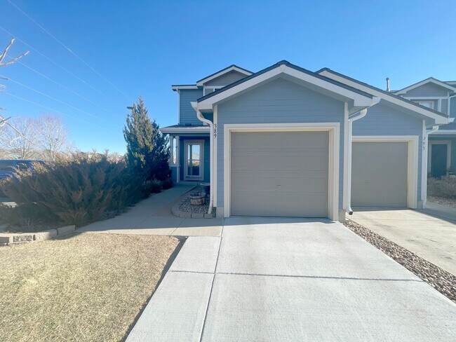 Building Photo - 3 bedroom townhome! Great Erie location!