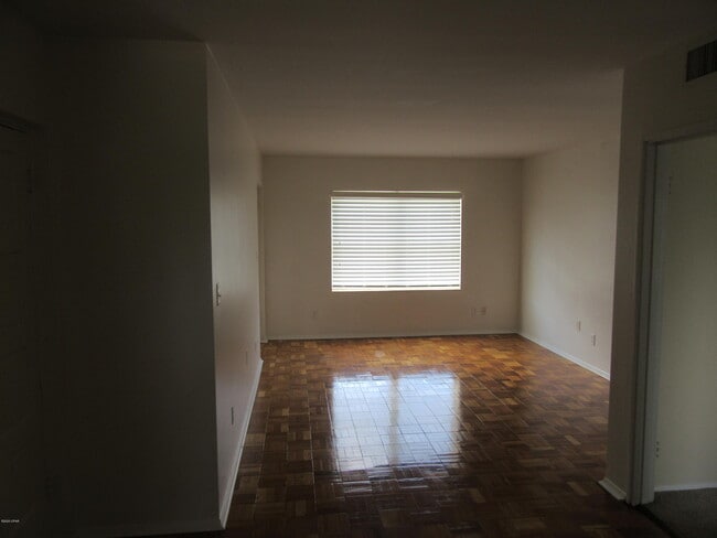 Building Photo - 809 Cherry St
