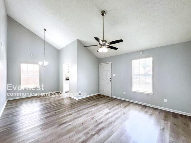 Foto del edificio - 5883 Garden Walk W