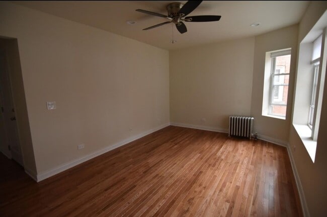Building Photo - 4424-4432 N Wolcott Ave