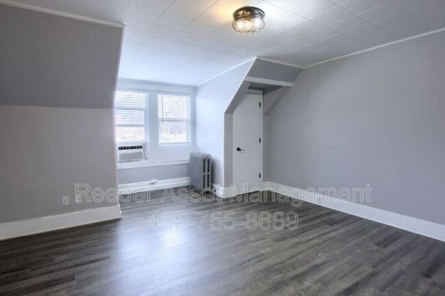 Building Photo - 867 26th St