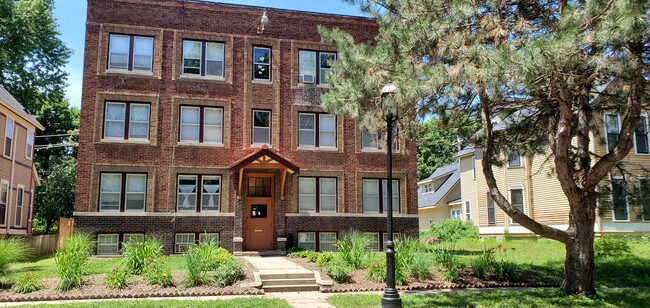 Building Photo - 820 17th St