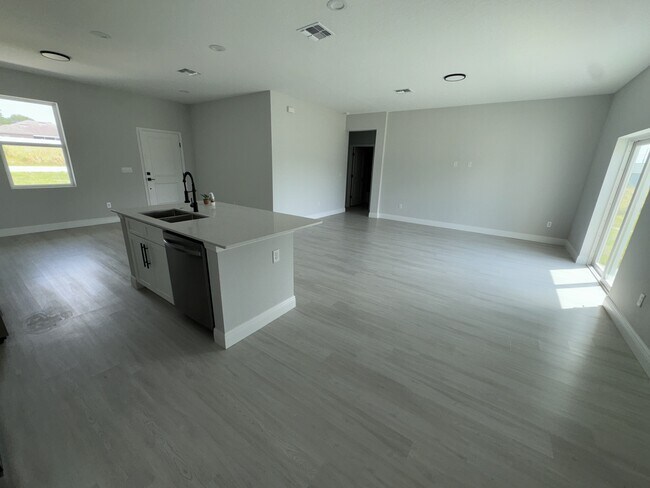 Building Photo - 113 Dogwood Dr Cir