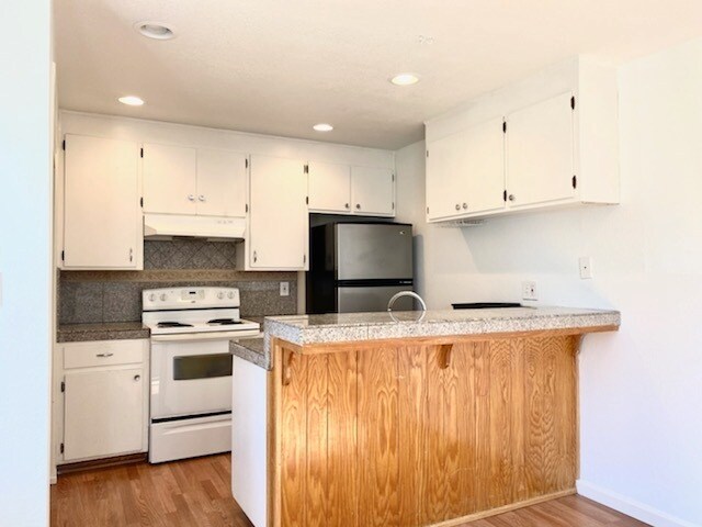 Building Photo - 2008 Benita Dr