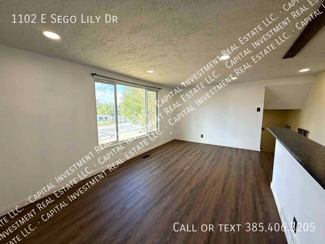 Building Photo - 1102 E Sego Lily Dr