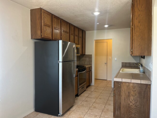 Building Photo - 636 Whitaker Dr