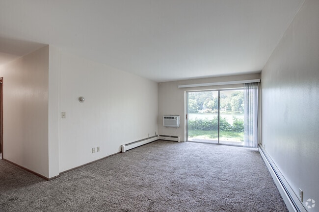 2BR, 1.5BA - 884SF - Half Moon Lake Apartments