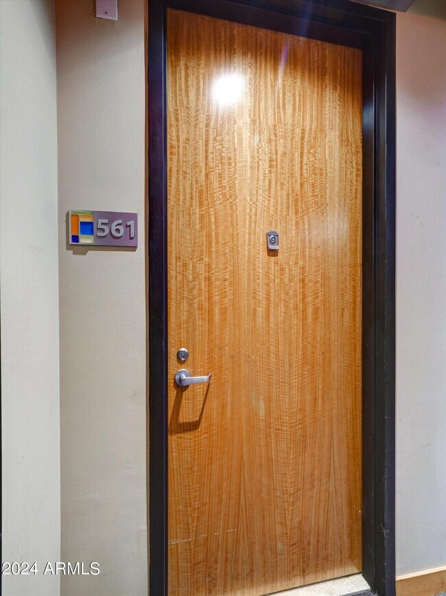 Foto del edificio - 208 W Portland St