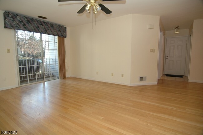 Building Photo - 214 Stratford Pl