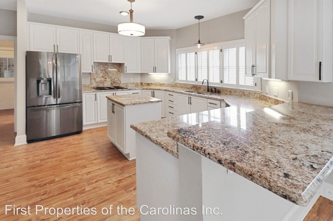 Building Photo - 2 br, 2.5 bath House - 16429 Riverpointe Dr.