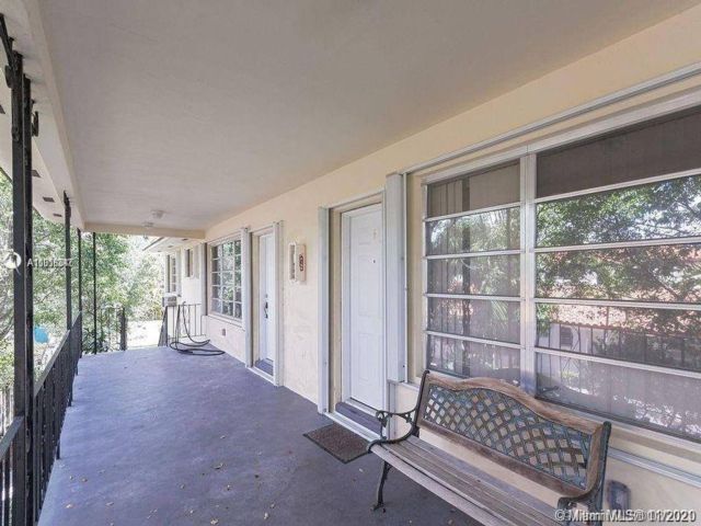 Foto del edificio - 705 NE 92nd St