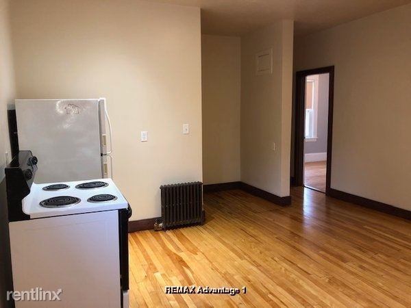 Building Photo - 3 br, 1 bath Apartment - 996 Pleasant St
