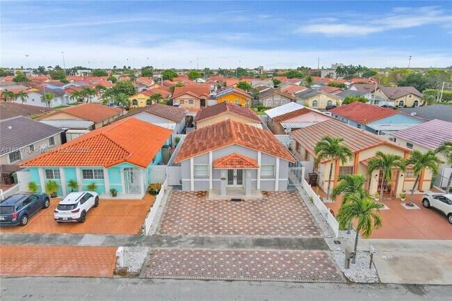 Foto del edificio - 2485 W 71st Pl