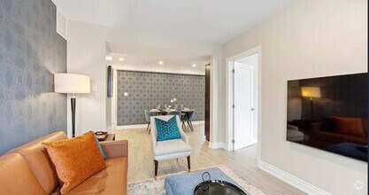 Building Photo - 557 St Clair Ave W