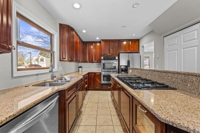 Foto del edificio - Updated 2-Story Home in Desirable Deerpath Subdivision - Available Immediately.