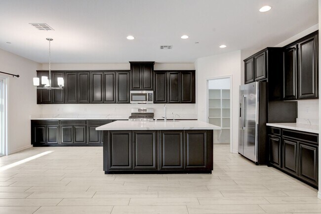 Foto del edificio - 4 Bedroom Townhouse in Tule Springs Coming Soon!