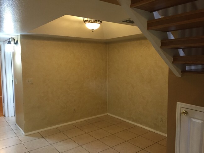 Building Photo - 2 Bedroom Gilbert Condo!