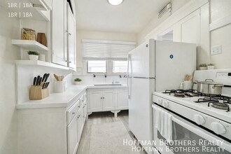 Building Photo - 1123 E Appleton St