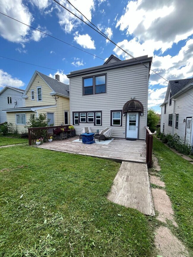 Foto del edificio - 3+ Bedroom / 2 Bath Single Family Home!
