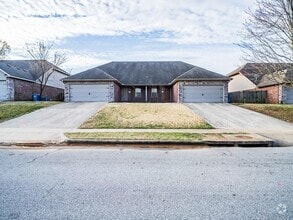 Building Photo - 3007 SW Amberwood Ave