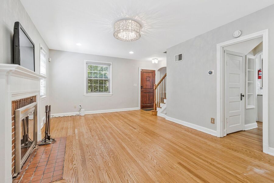 Photo - 1714 33rd PL SE-
