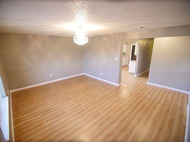 Foto del edificio - 417 Meadow Creek Dr