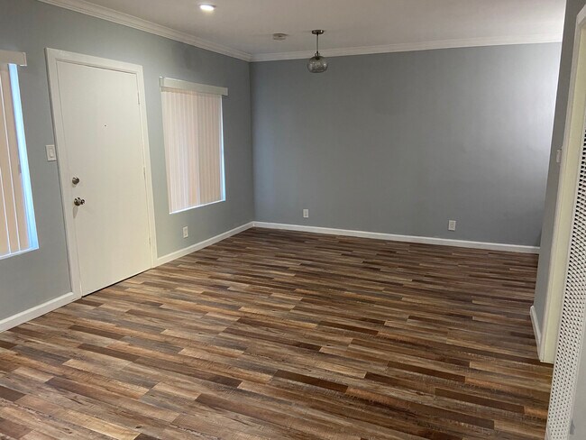 Foto del edificio - 1028 N Mariposa Ave