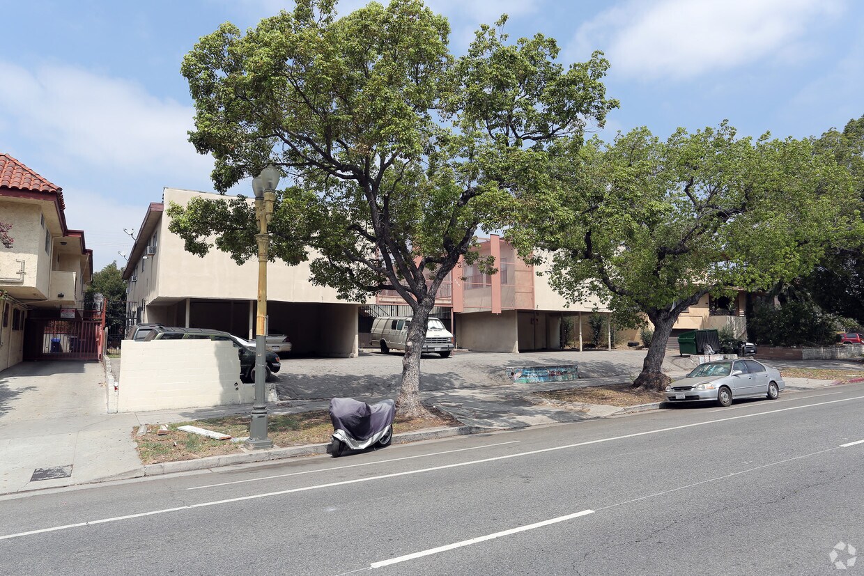 Primary Photo - 209 S Rampart Blvd