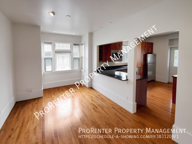 Building Photo - Spacious 2 Bed, 1 Bath Avenues Apartment
