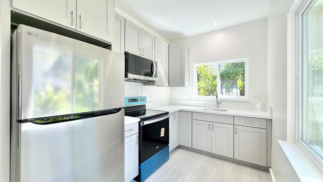 Foto del edificio - NEWLY BUILT SPACIOUS 2 BED/2 BATH/1 PRKG, ...