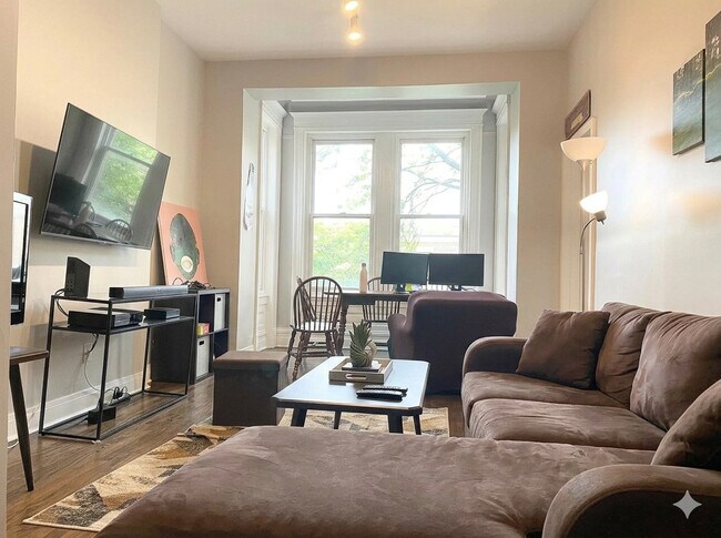 Foto del edificio - 2129 N Racine Ave