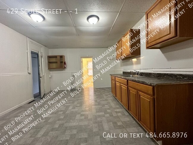 Building Photo - 429 Scull St