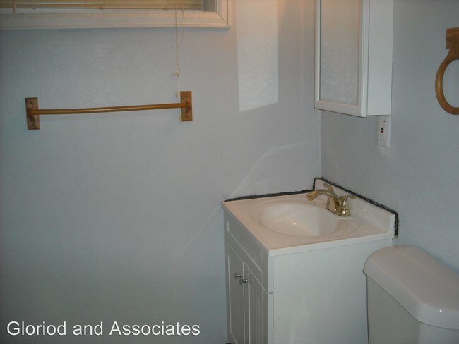 Building Photo - 5 br, 3 bath House - 1001 Parkview Blvd.