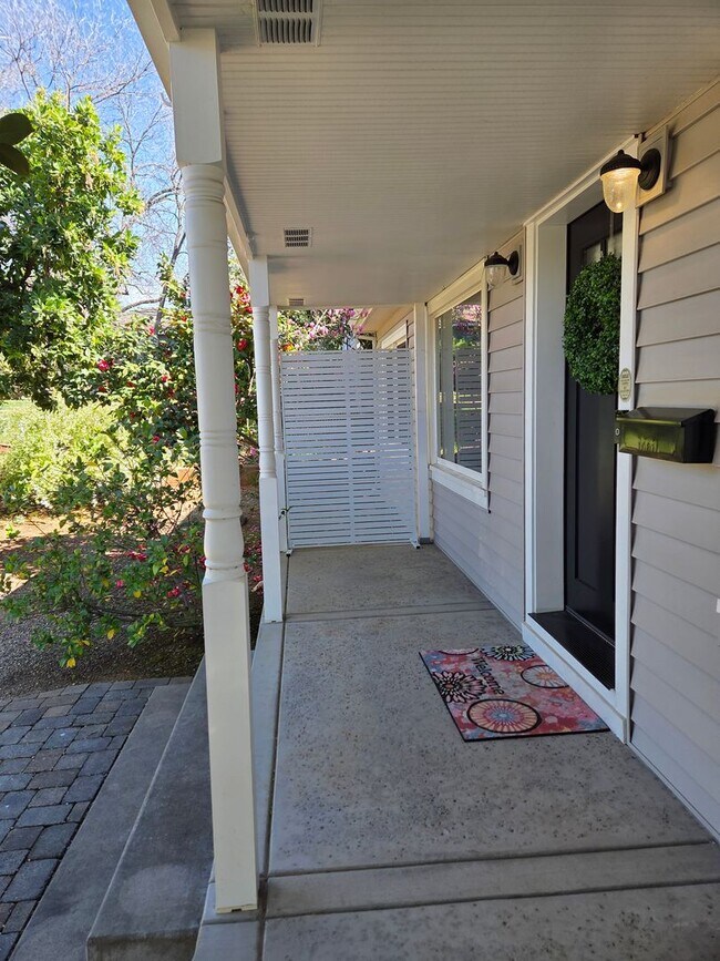 Foto del edificio - Historic Folsom 2 Bdrm, 1 Bath