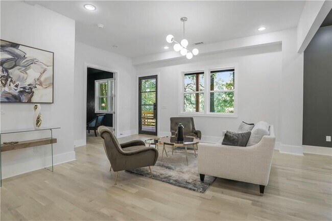 Building Photo - 2497 Wawona Dr NE
