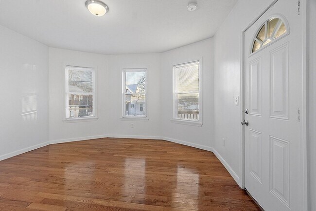 Building Photo - 8 Doane St