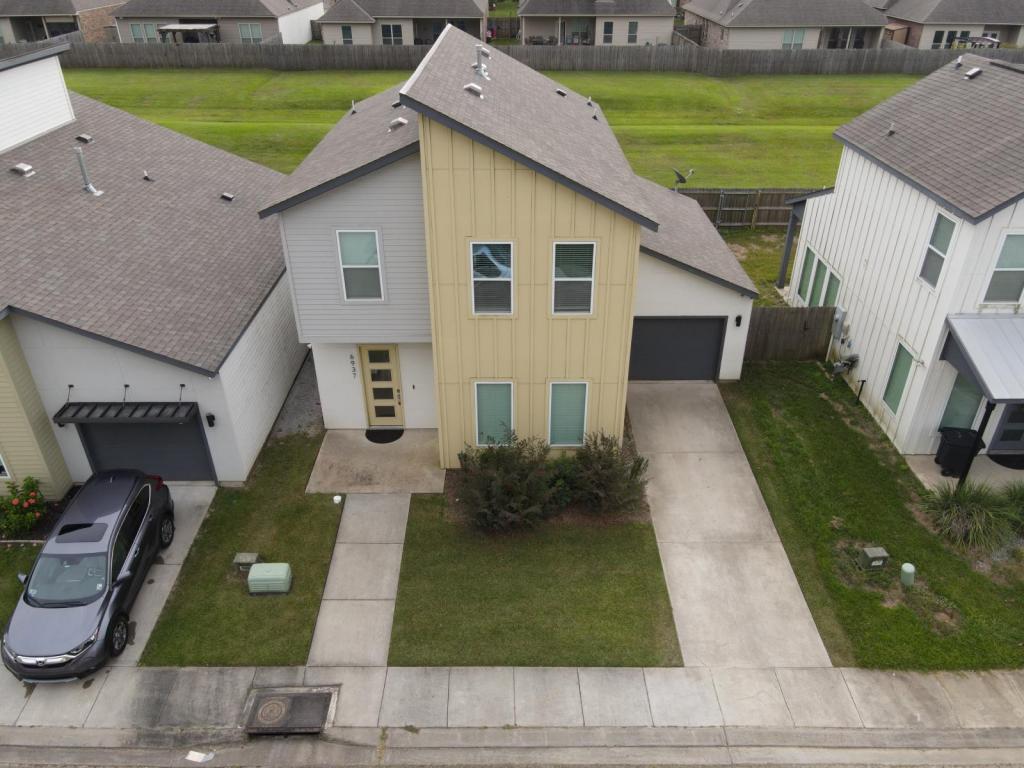 Primary Photo - 6937 Kodiak Dr