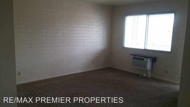 Building Photo - 218 3rd St