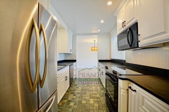 Foto del edificio - 2335 Shelter Bay Ave