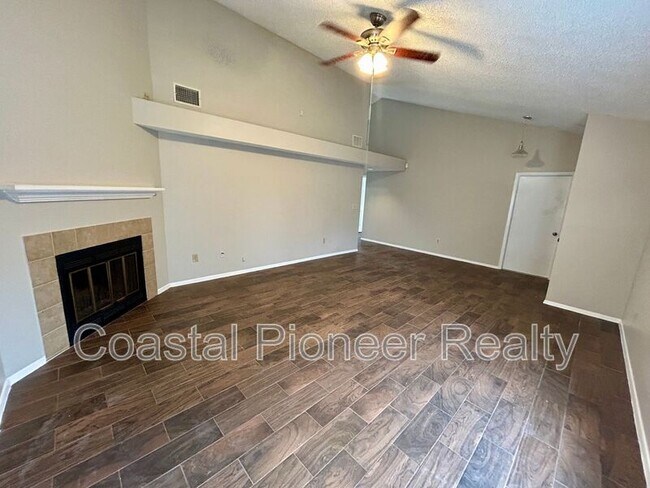 Building Photo - 1617 Bent Pine Way