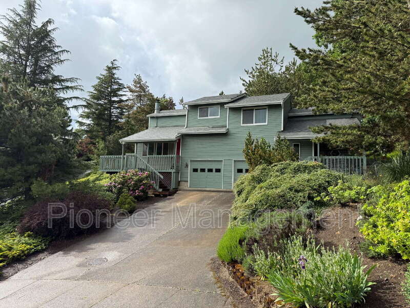 Primary Photo - 1415 E 38th Ave
