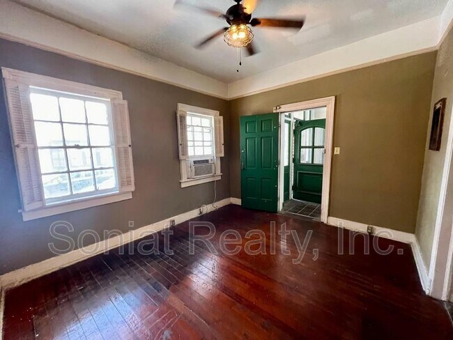 Foto del edificio - 619 St Philip St