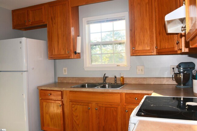Building Photo - 410 Hammett St Ext